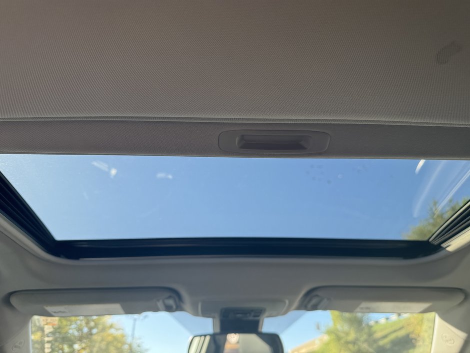 Toyota Camry Hybrid XSE 2023-10