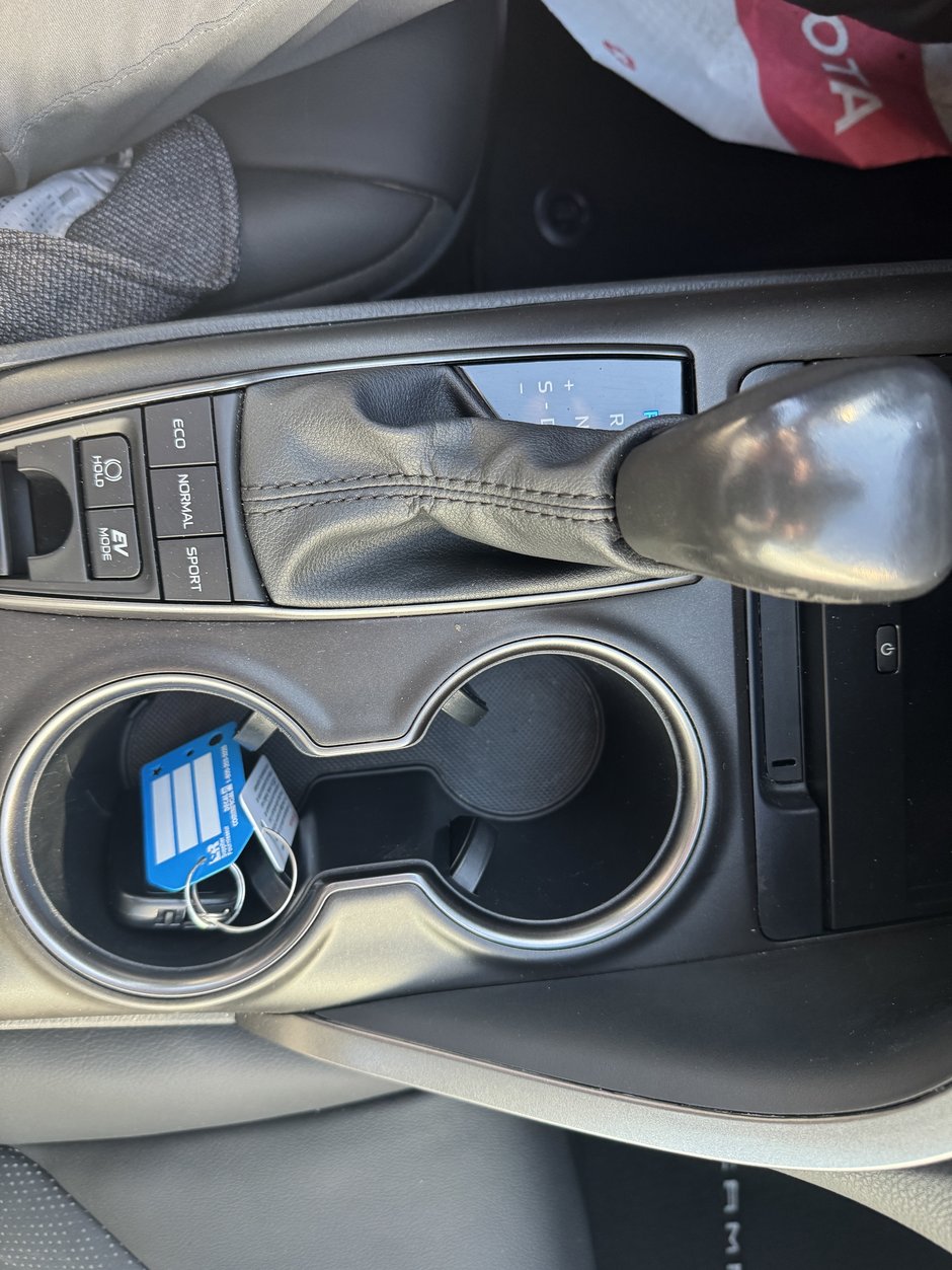 Toyota Camry Hybrid XSE 2023-15