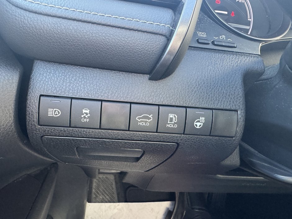 Toyota Camry Hybrid XSE 2023-22