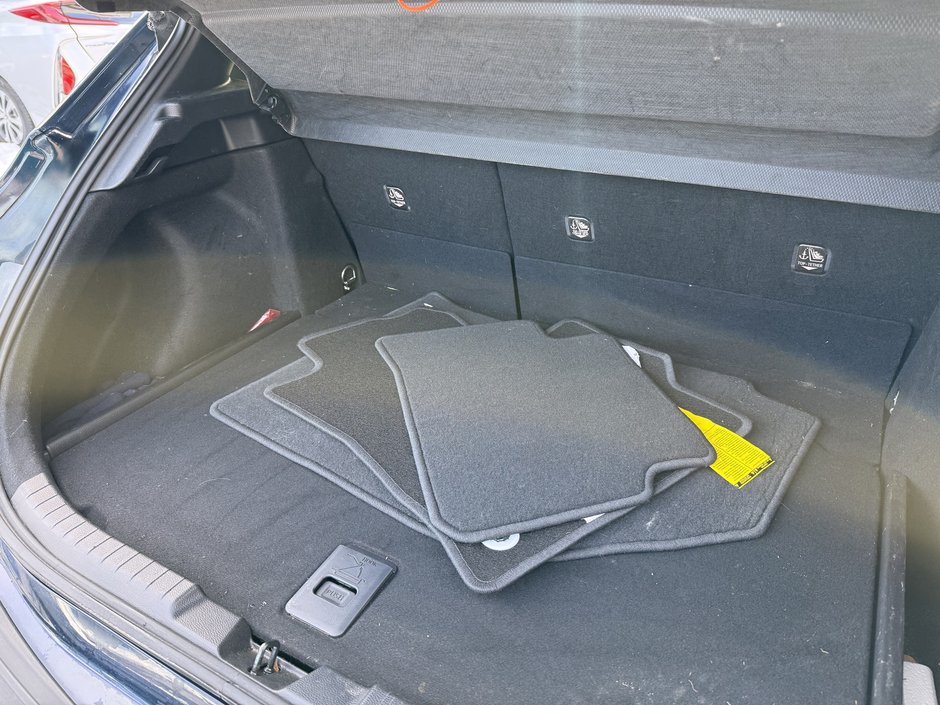 Toyota Corolla Hatchback  2020-37