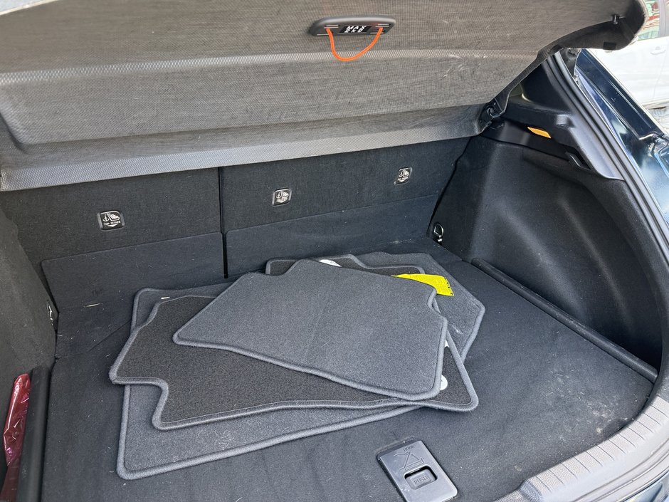 Toyota Corolla Hatchback  2020-38