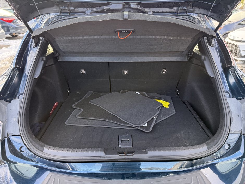 Toyota Corolla Hatchback  2020-35