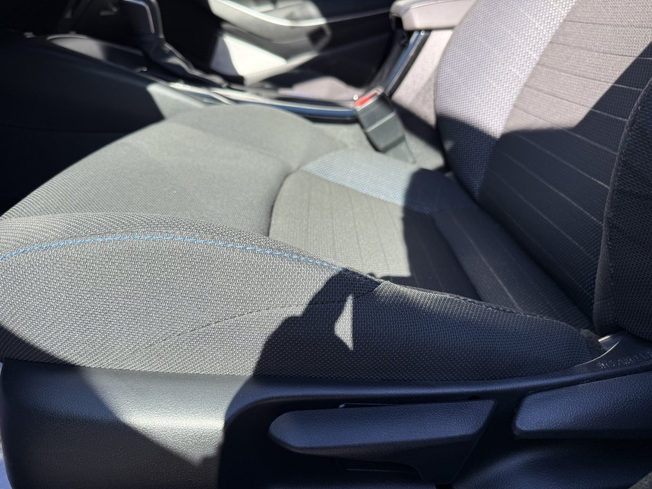 Voitures Toyota Corolla LE 2021-10