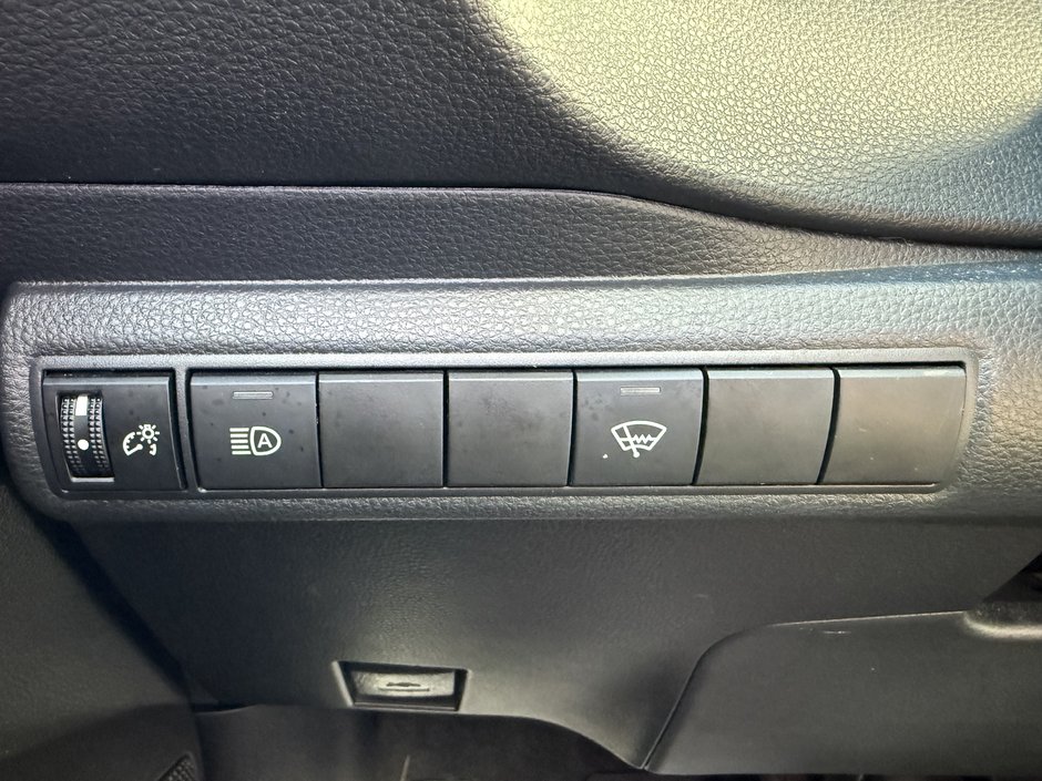 Voitures Toyota Corolla LE 2021-20
