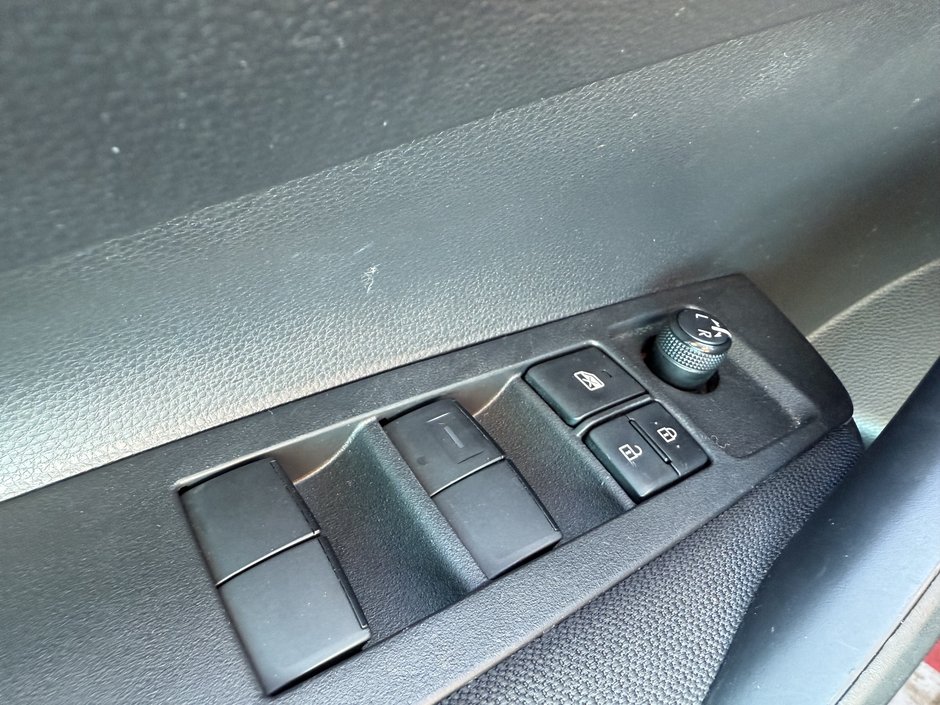 2022 Voitures Toyota Corolla Hybride-18