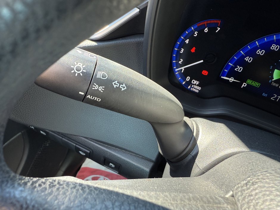 2022 Voitures Toyota Corolla Hybride-15
