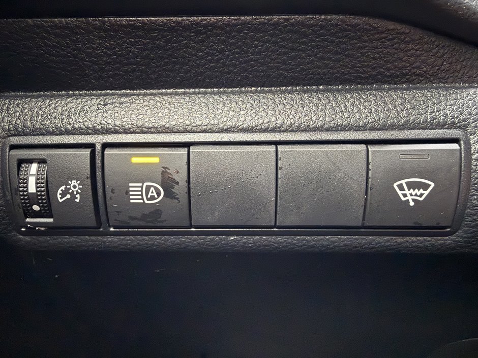 Toyota Corolla Hybrid LE 2024-20