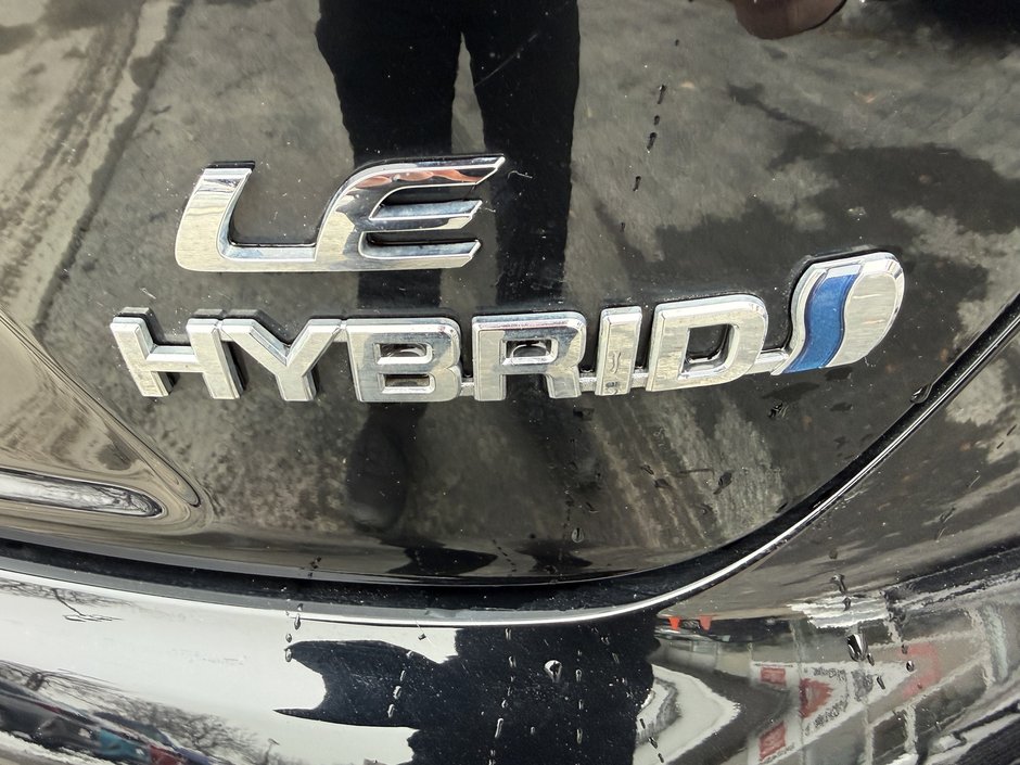 Toyota Corolla Hybrid LE 2024-38