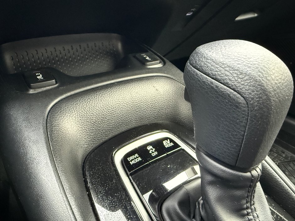 Toyota Corolla Hybrid LE 2024-28