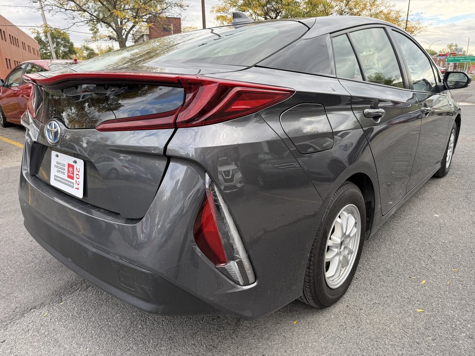 Toyota Prius Prime  2021-47