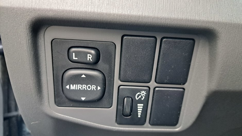 2010 Voitures Toyota Prius-23