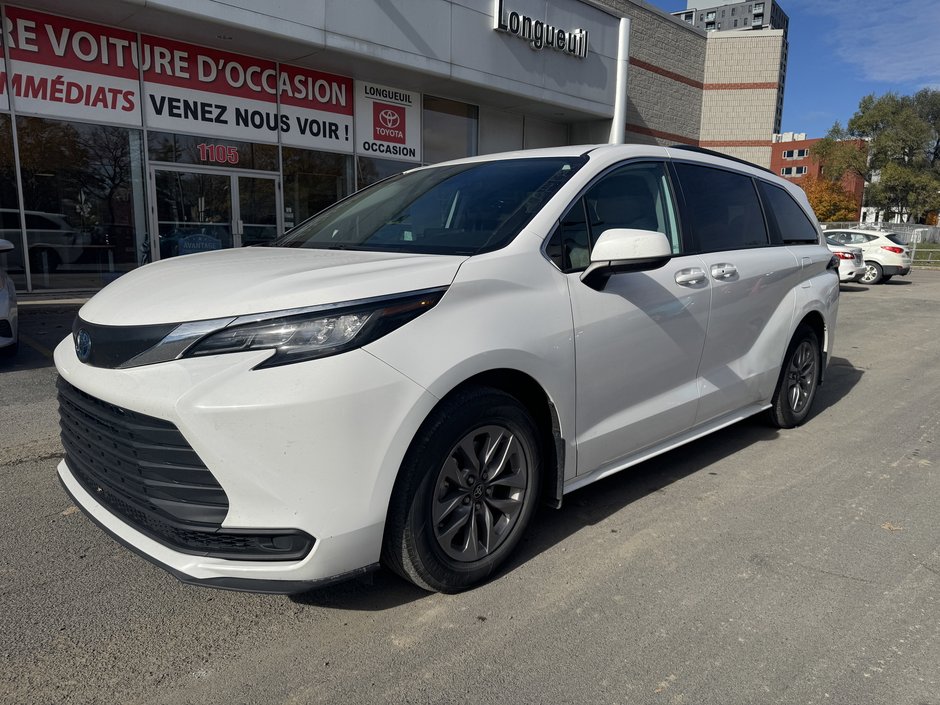 Toyota Sienna LE 2023-0