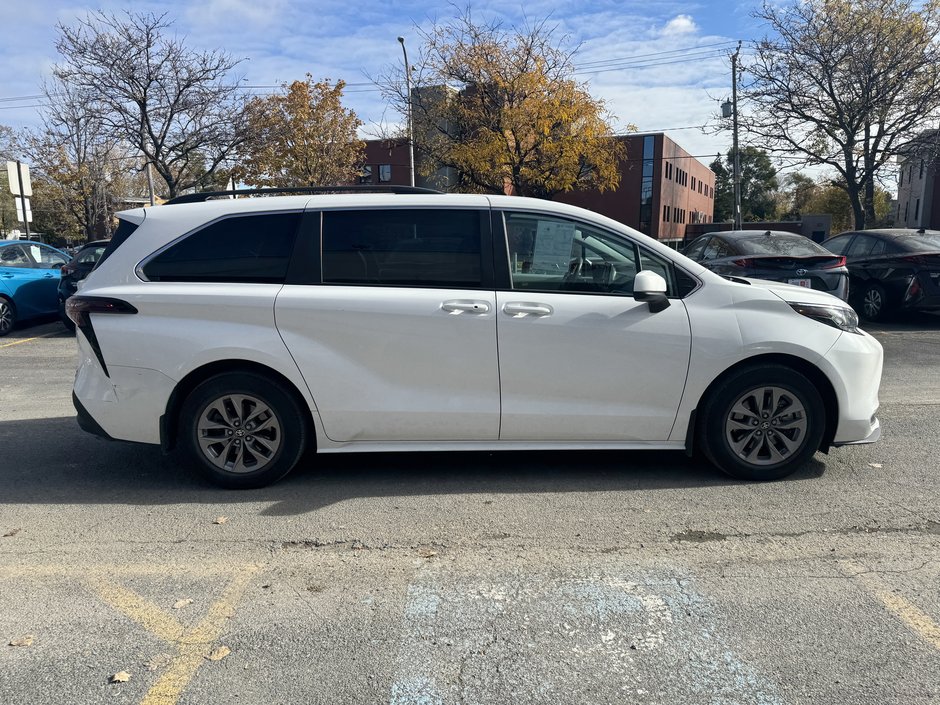 Toyota Sienna LE 2023-19