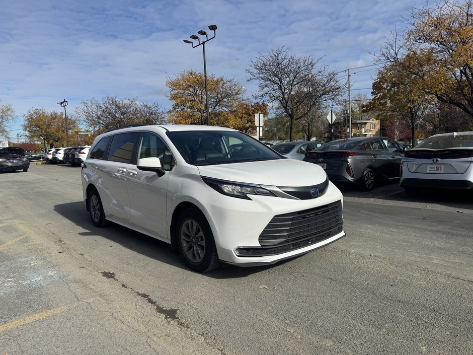 Toyota Sienna LE 2023-18