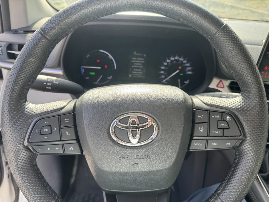 Toyota Sienna LE 2023-10