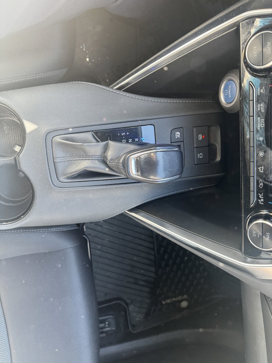 2021 Toyota Venza LE-12