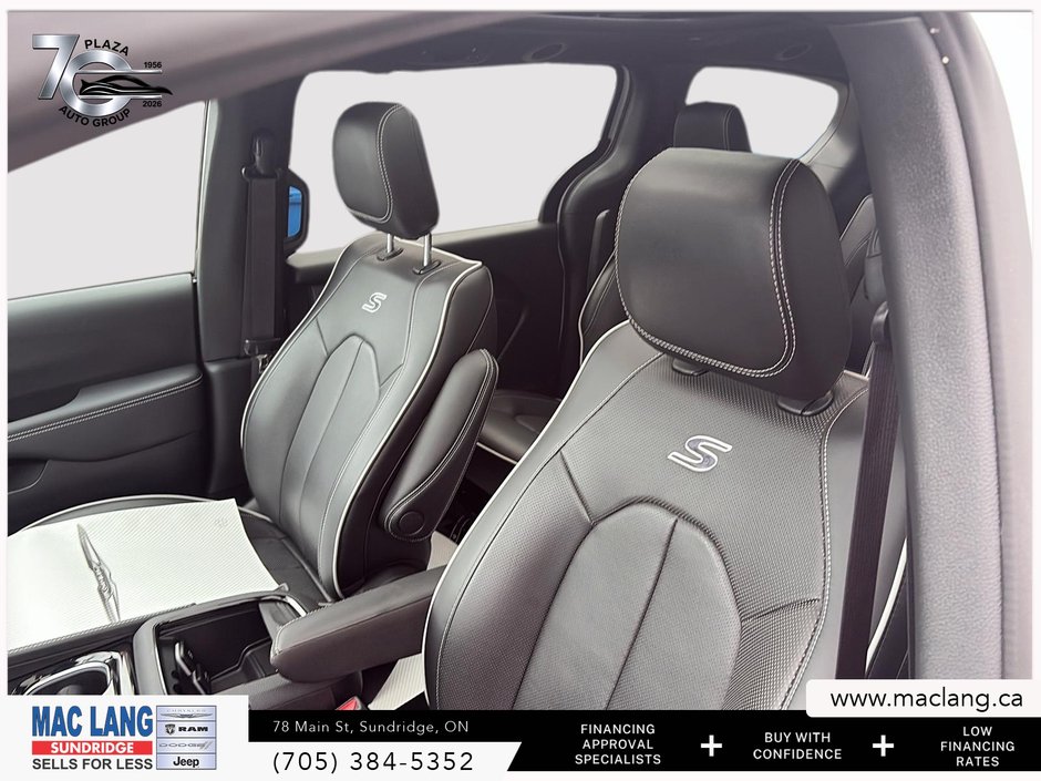2024 Chrysler Pacifica Hybrid Premium S Appearance-11