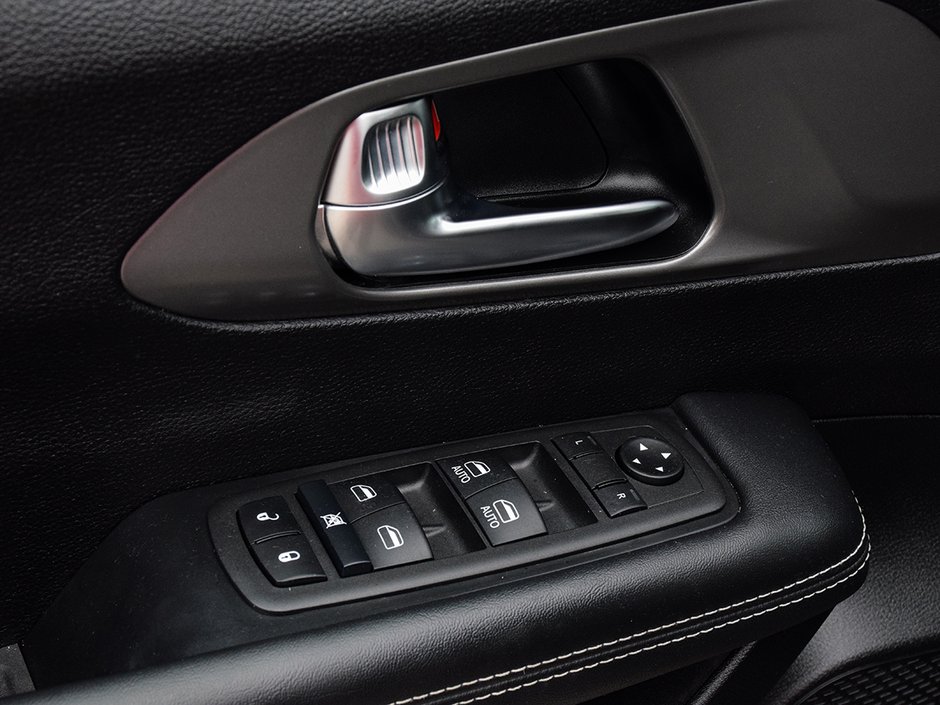 2025 Chrysler GRAND CARAVAN SXT-8