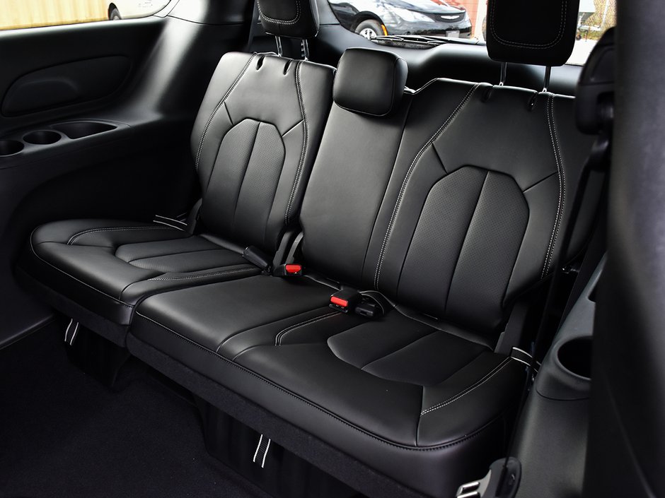 2026 Chrysler Grand Caravan SXT-14