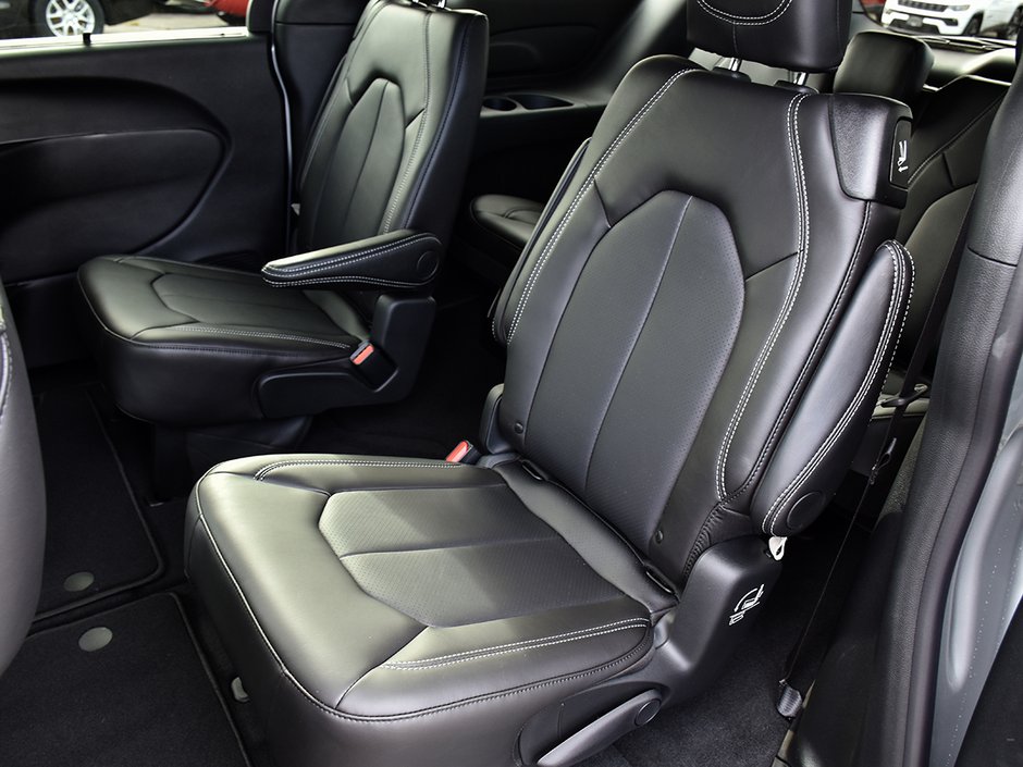 2026 Chrysler Grand Caravan SXT-13