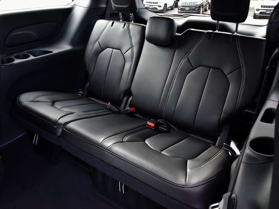2026 Chrysler Grand Caravan SXT-14