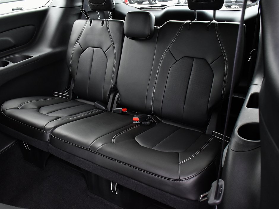 2026 Chrysler Pacifica SELECT AWD-13