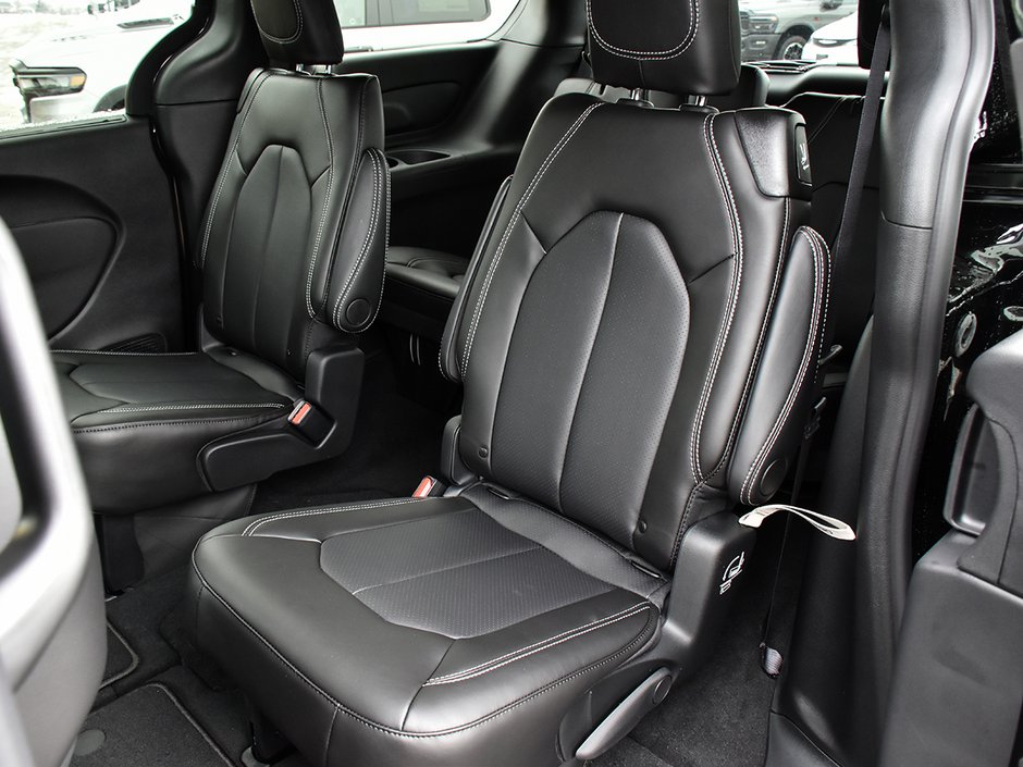 2026 Chrysler Pacifica SELECT AWD-12