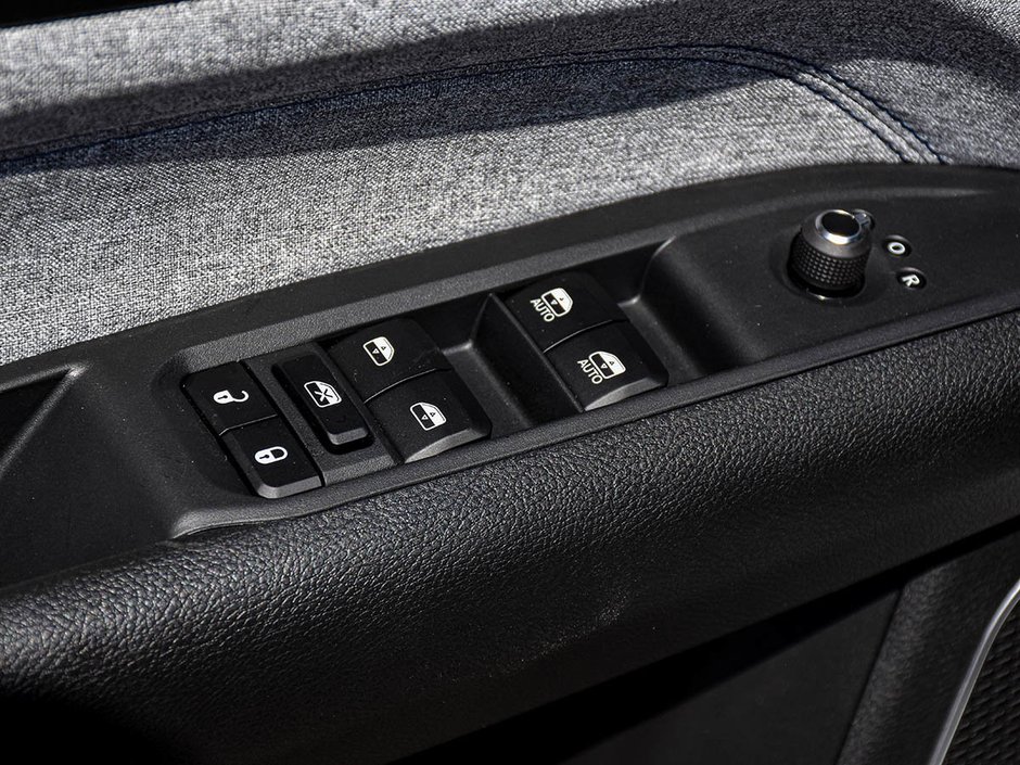 2025 Jeep Compass NORTH-12