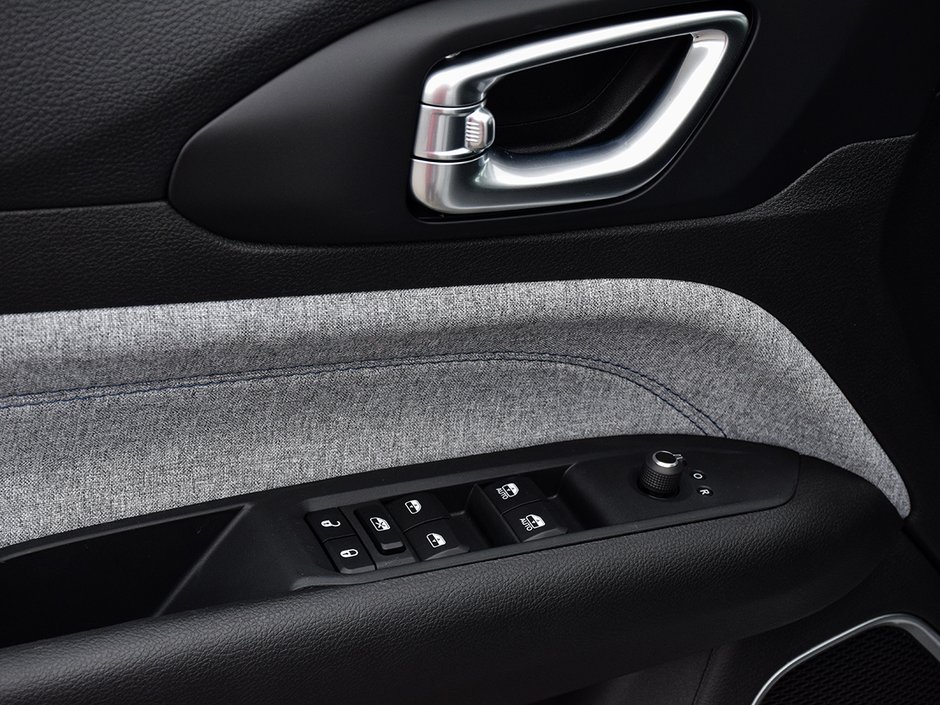 2025 Jeep Compass SPORT-8