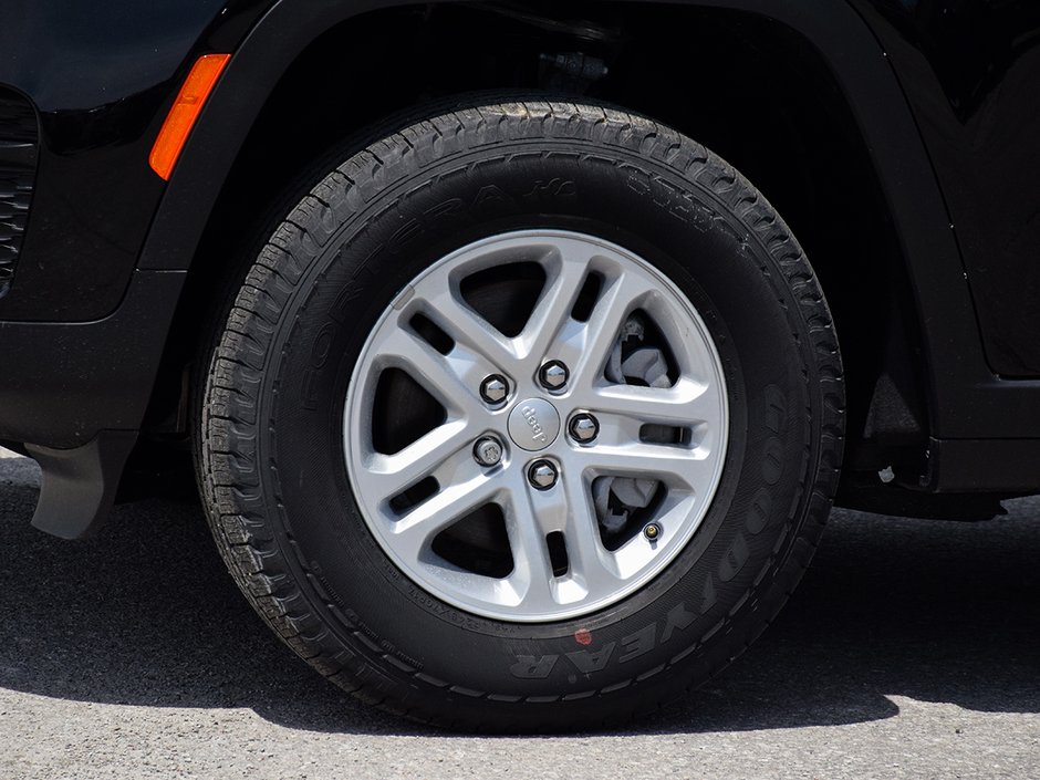 2025 Jeep Grand Cherokee LAREDO-5