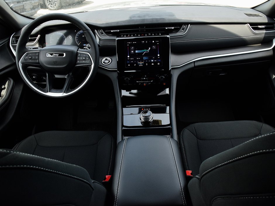 2025 Jeep Grand Cherokee LAREDO-12