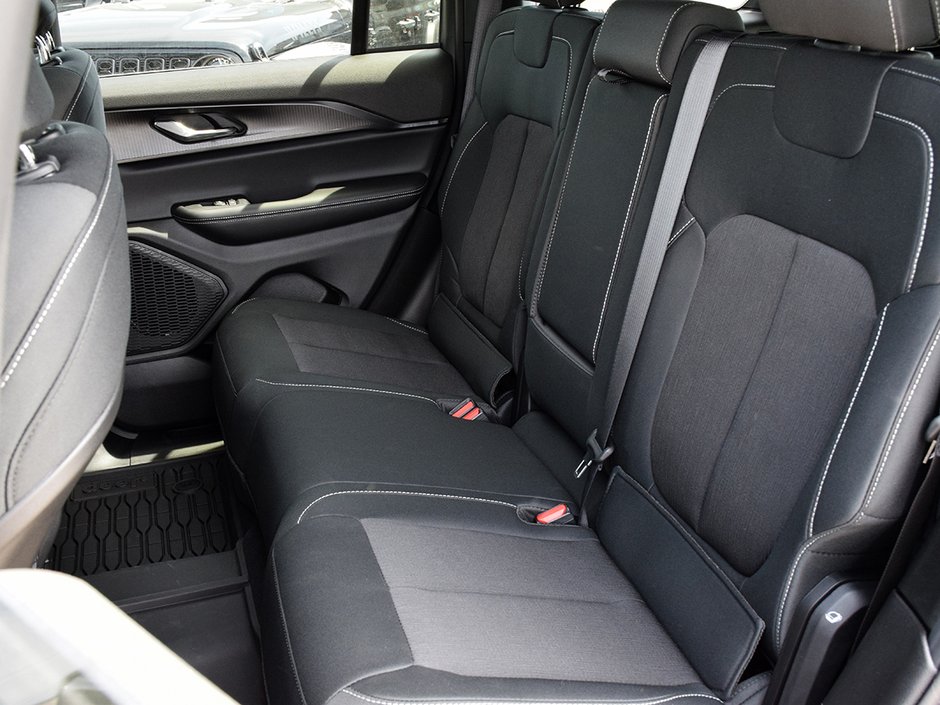 2025 Jeep Grand Cherokee LAREDO-11