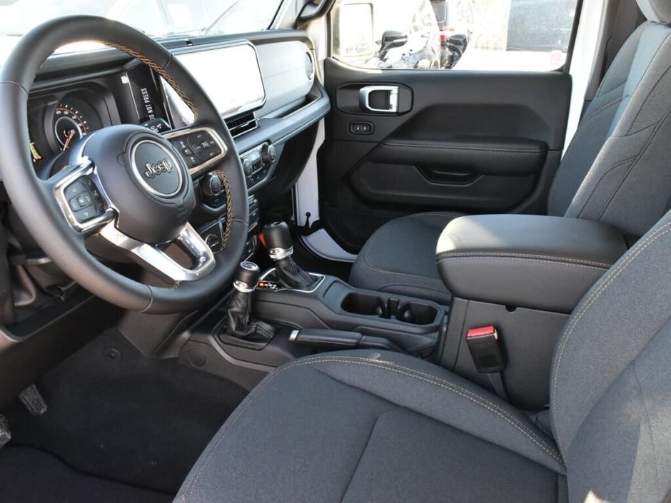 2025 Jeep Wrangler 4-Door SAHARA-9