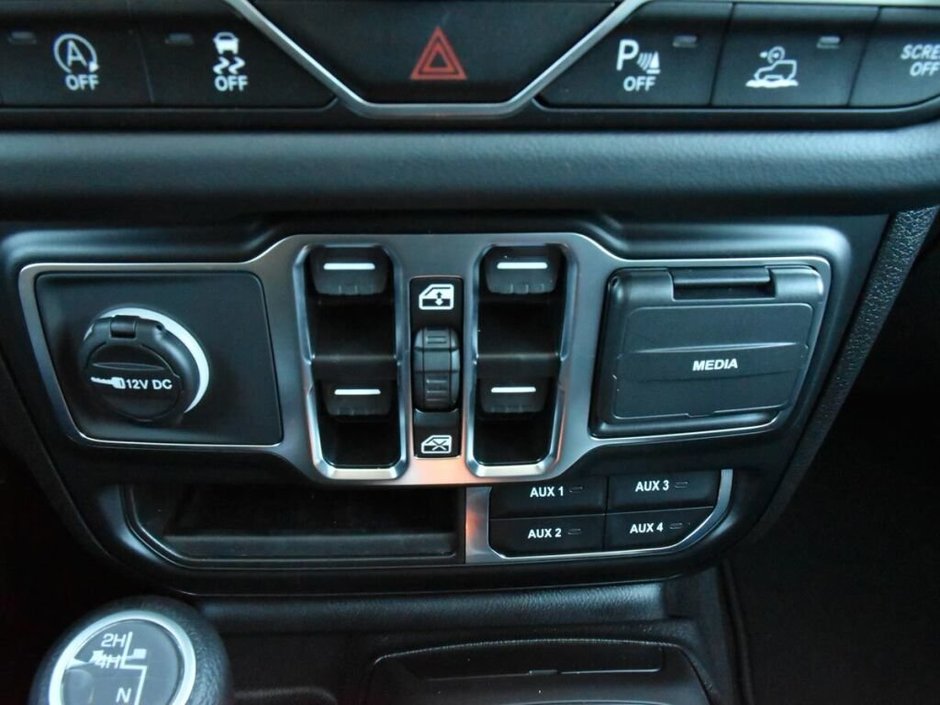 2025 Jeep Wrangler 4-Door SAHARA-22