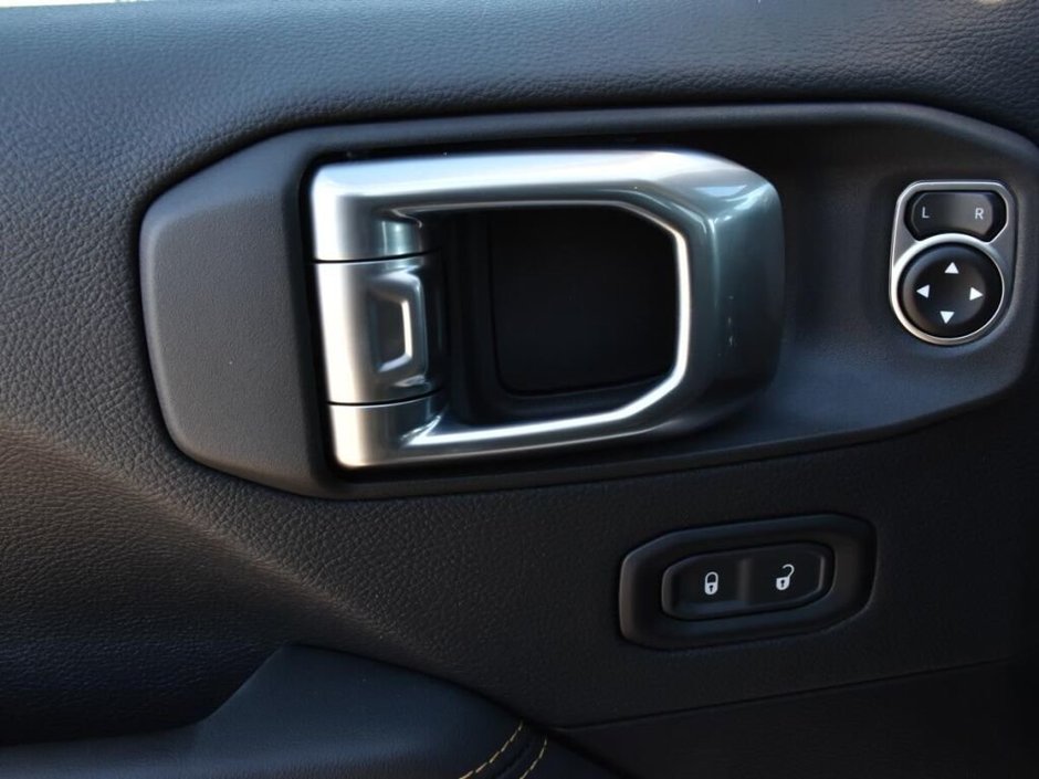 2025 Jeep Wrangler 4-Door SAHARA-12
