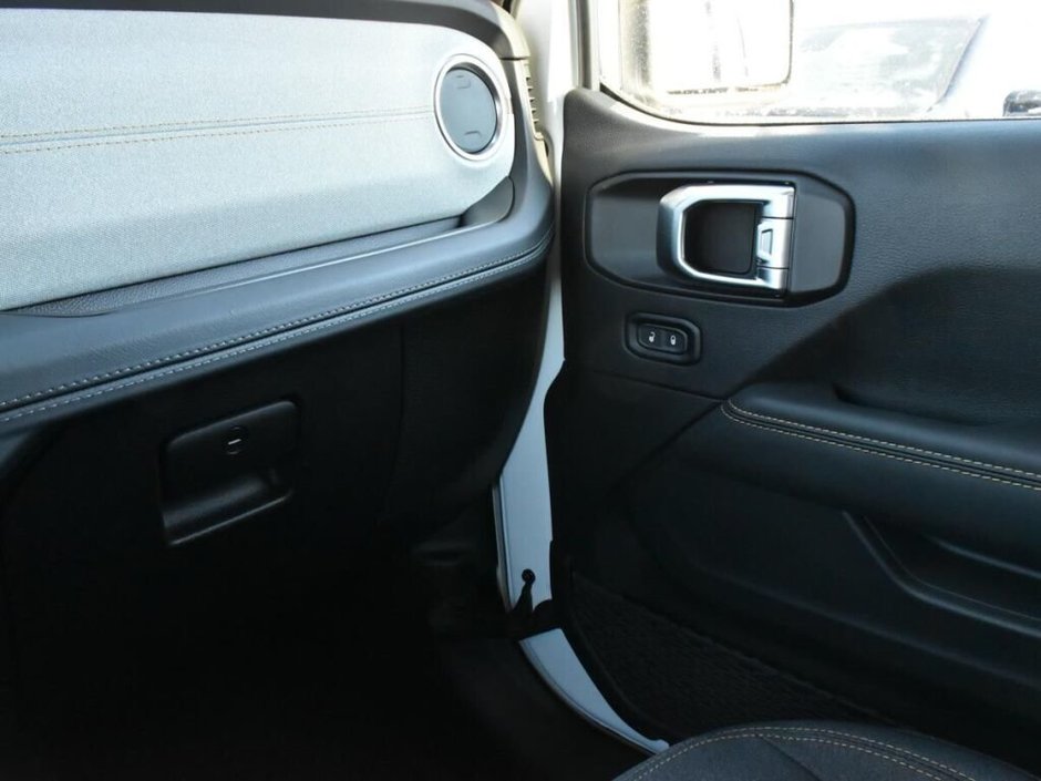 2025 Jeep Wrangler 4-Door SAHARA-27