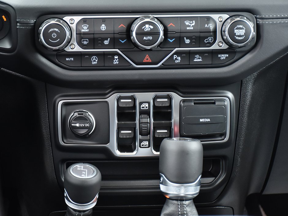 2025 Jeep WRANGLER SAHARA-17