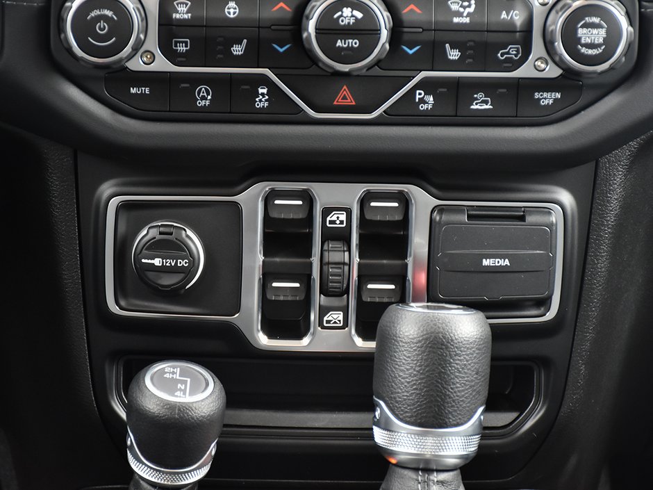 2025 Jeep WRANGLER SAHARA-17