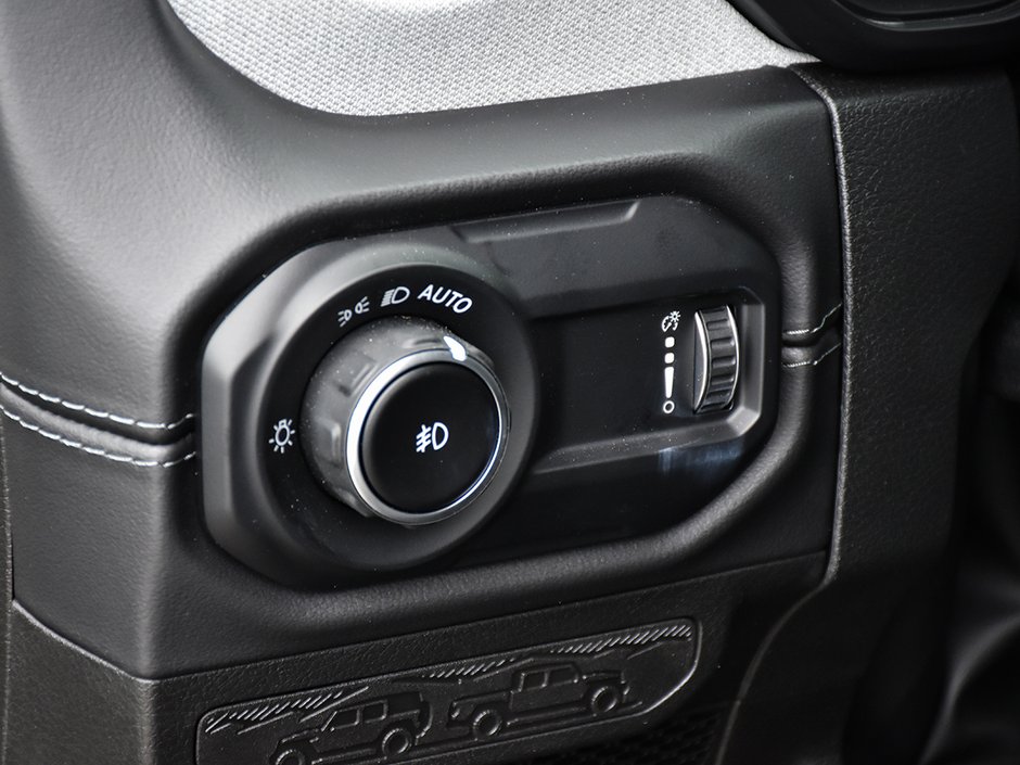 2025 Jeep WRANGLER SAHARA-10
