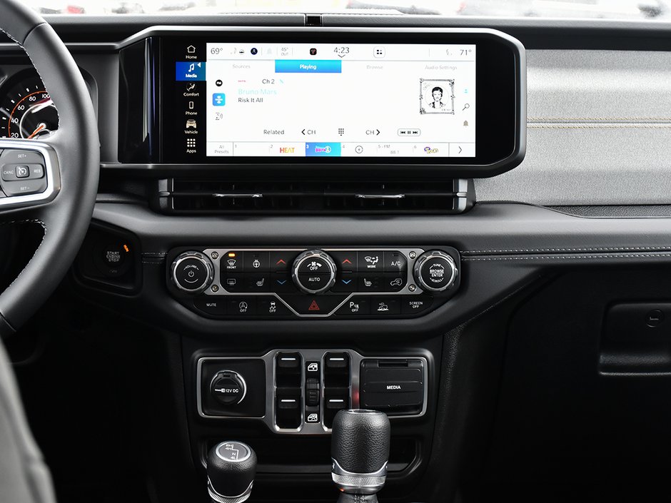 2025 Jeep WRANGLER SAHARA-14
