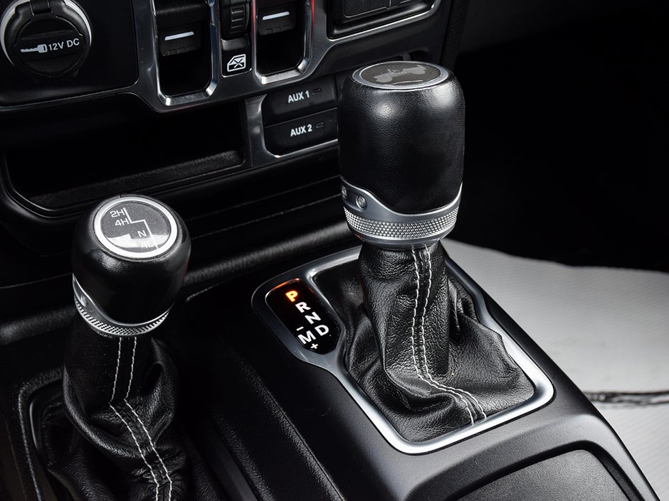 2021 Jeep WRANGLER UNLIMITED SAHARA-24