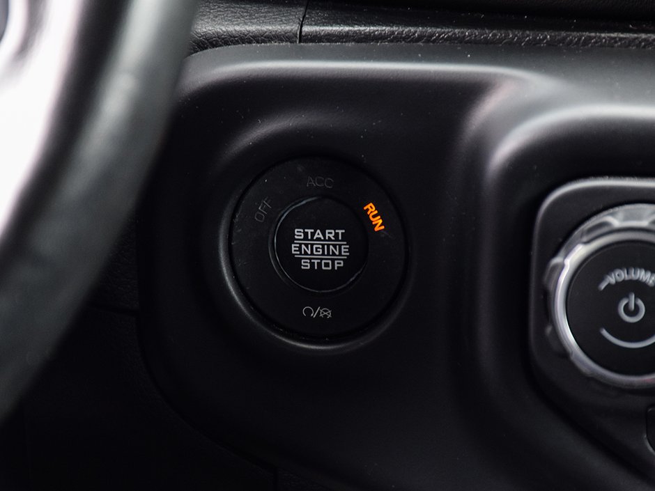 2021 Jeep WRANGLER UNLIMITED SAHARA-21