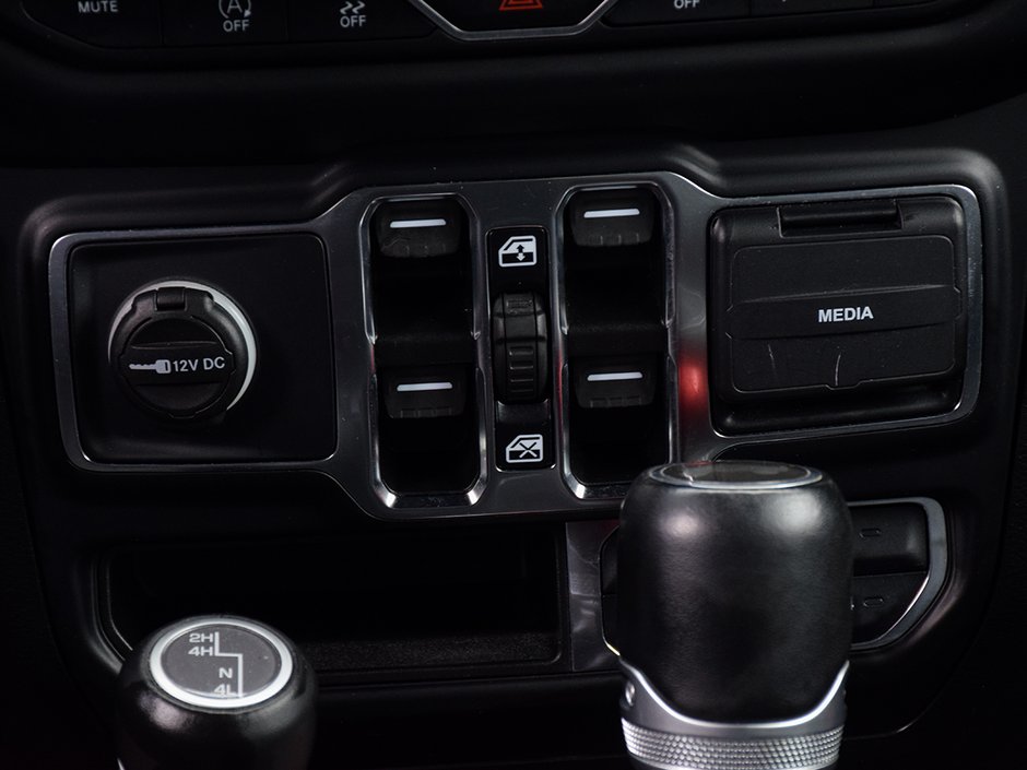 2021 Jeep WRANGLER UNLIMITED SAHARA-19