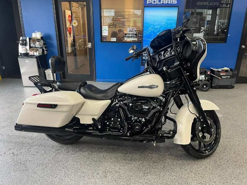 HARLEY DAVIDSON FLHX 107  2022