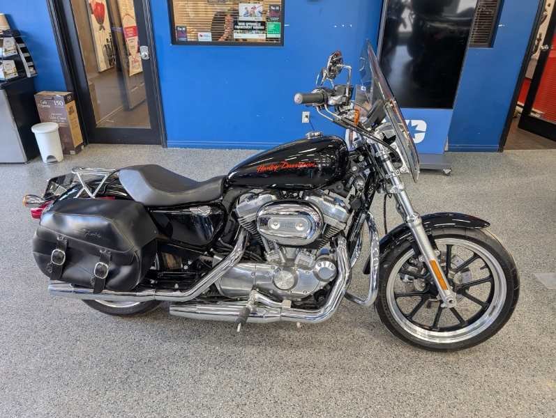 HARLEY DAVIDSON SPORTSTER SUPERLOW  2013