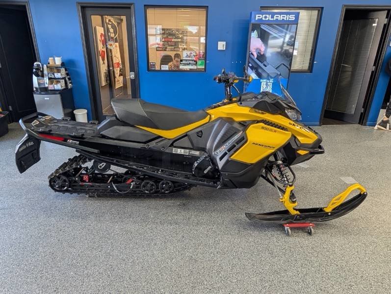 SKI DOO RENEGADE 900 TURBO  2023
