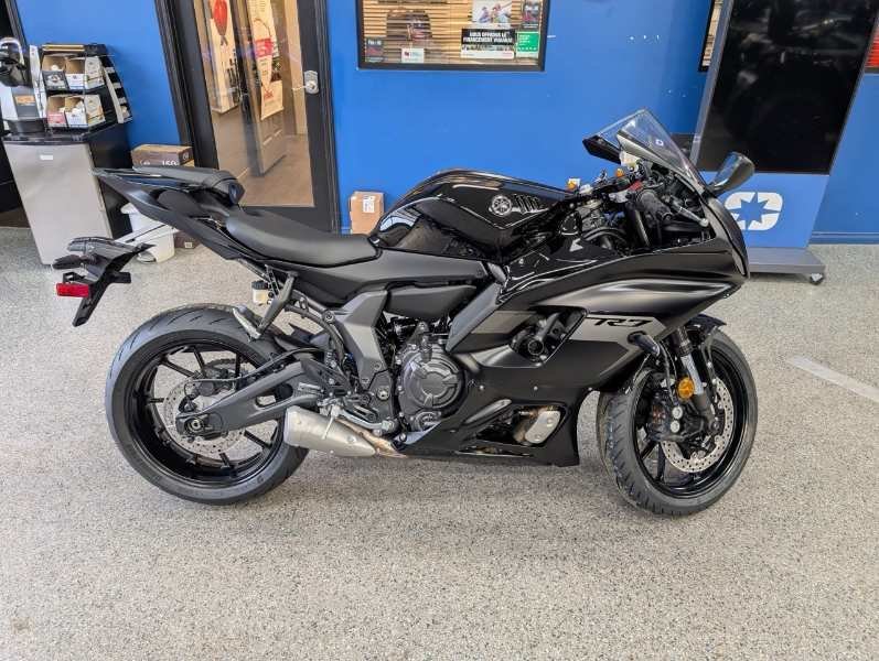 Yamaha YZF-R7  2025