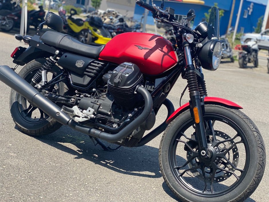 Guzzi V7 III STONE  2019-4