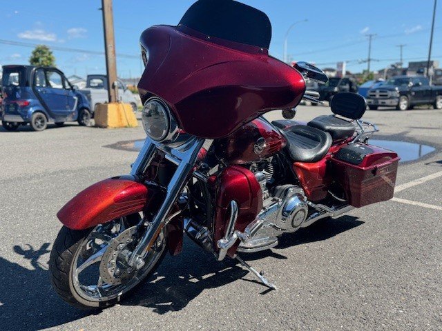 HARLEY DAVIDSON CVO 1800 ROAD KING SCREAMING EAGLE FLHRSE 2013-2