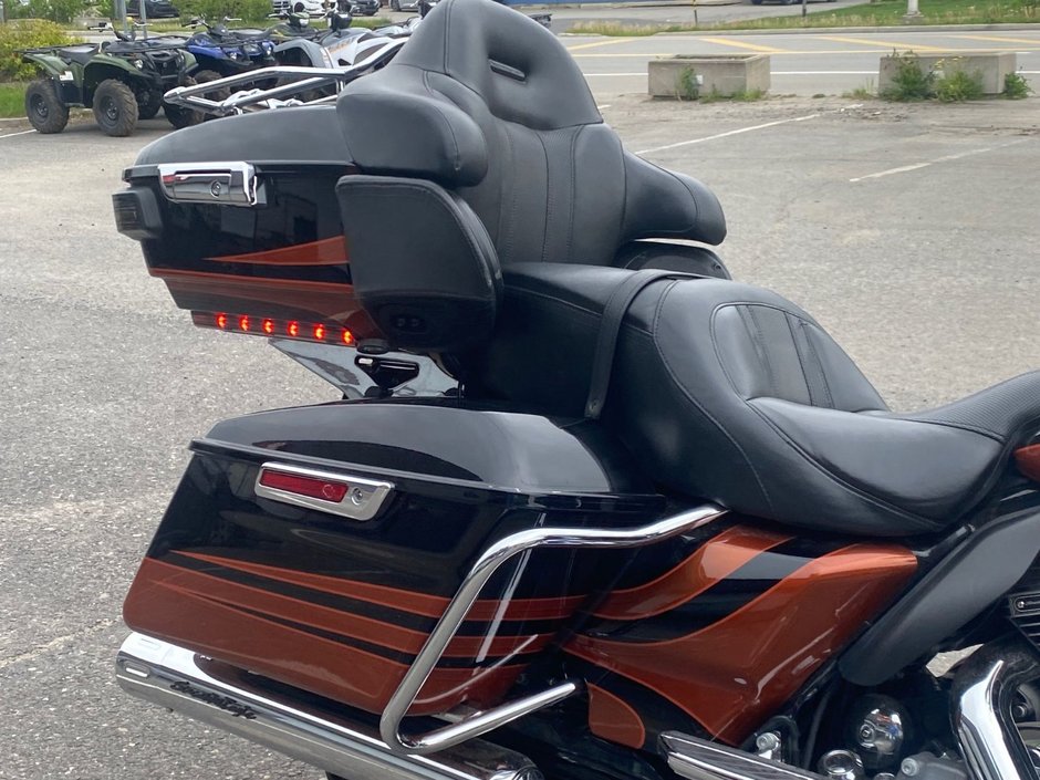 HARLEY DAVIDSON Road Glide Ultra CVO FLTRSE SCREAMING EAGLE 2015-16